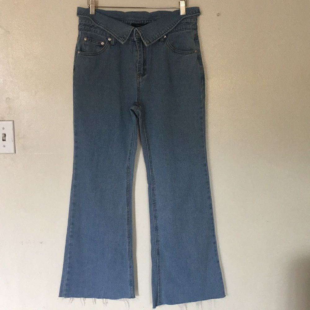 Forever 21 Flair Bottom Raw Hem Jeans size Medium